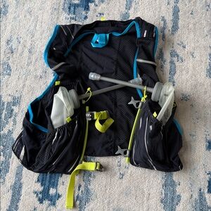 Nathan Pinnacle 4L Unisex  L NWOT